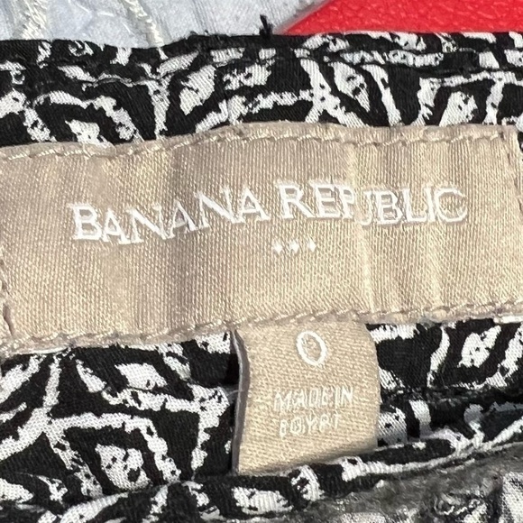 Banana Republic Black & White Diamond Pattern Shorts, Size 0 - Picture 8 of 10